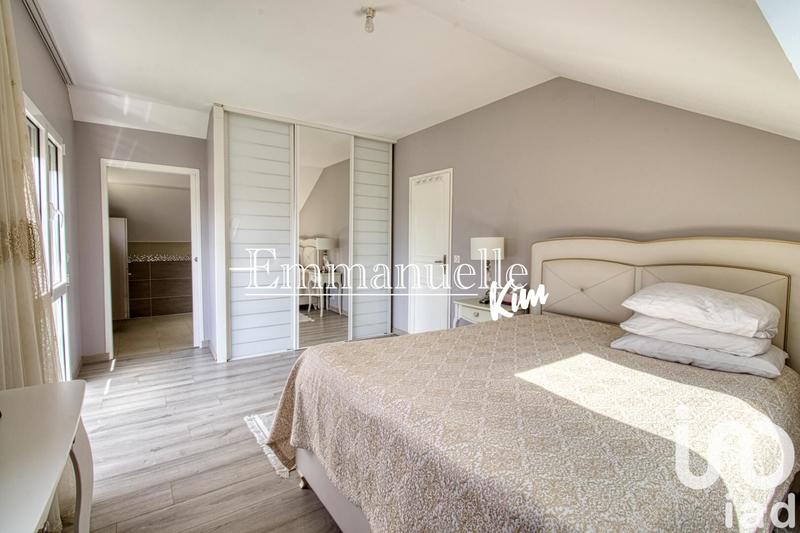 Maison - 270 m² - 8 pièces