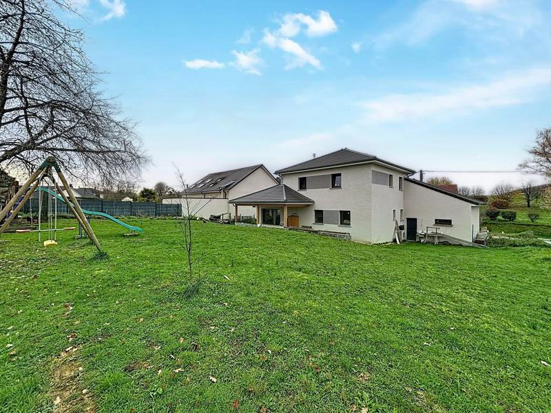 Maison - 157 m² - 8 pièces