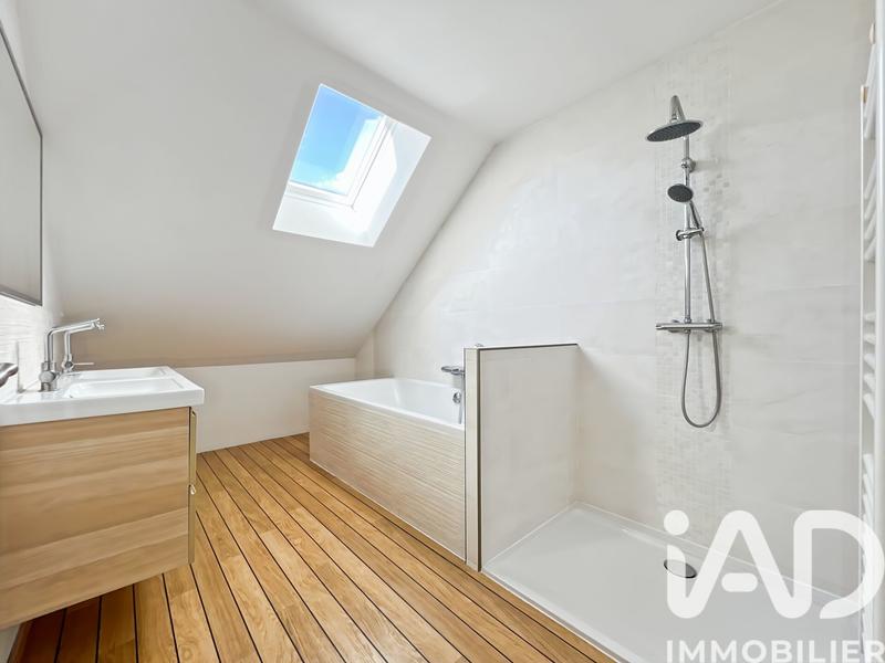 Maison - 211 m² - 8 pièces