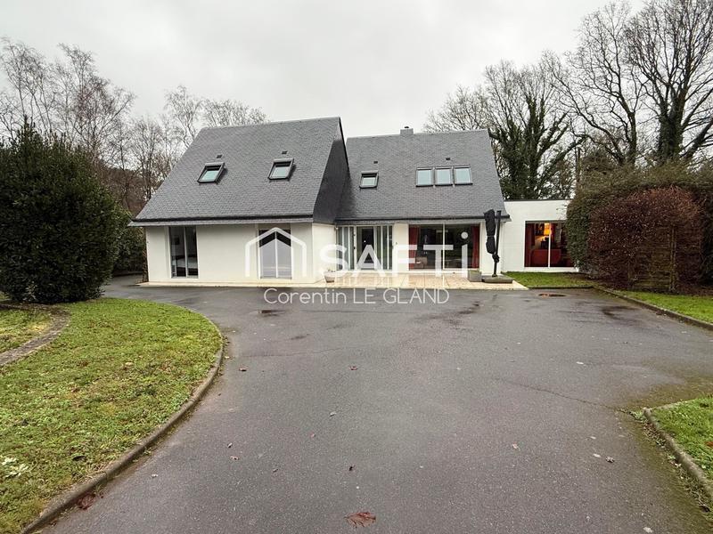 Maison - 230 m² - 8 pièces