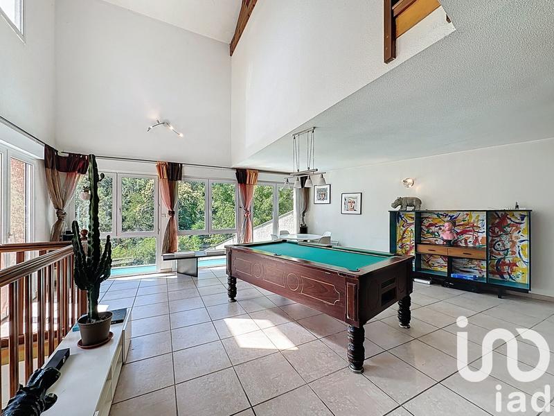 Maison - 234 m² - 8 pièces