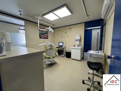 Local d'activités - 202 m² - 8 pièces