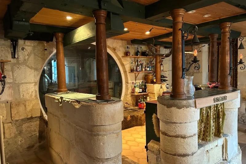 Moulin - 244 m² - 5 pièces