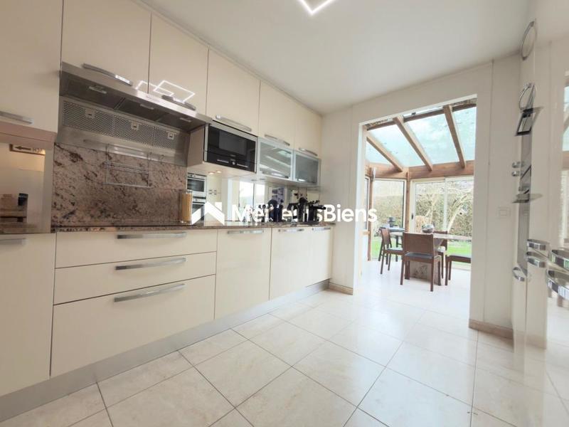 Maison - 197 m² - 8 pièces