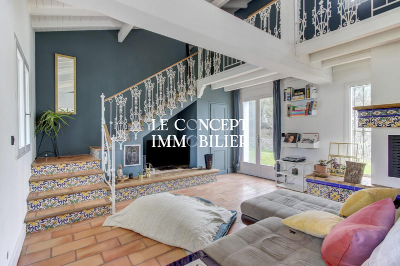 Maison - 221 m² - 7 pièces