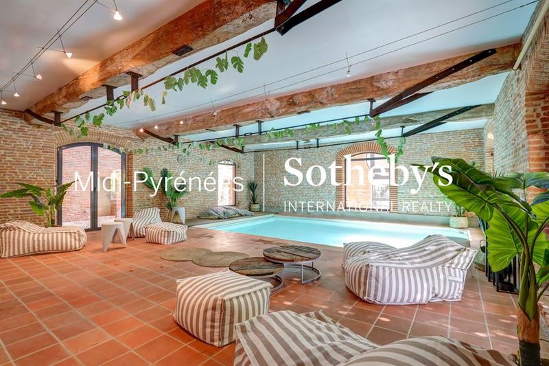 Maison - 560 m² - 12 pièces