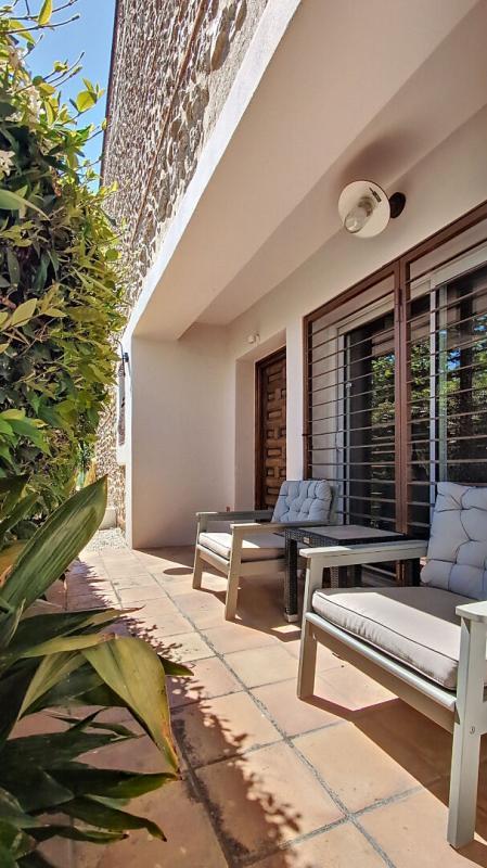 Demeure - 223 m² - 6 pièces