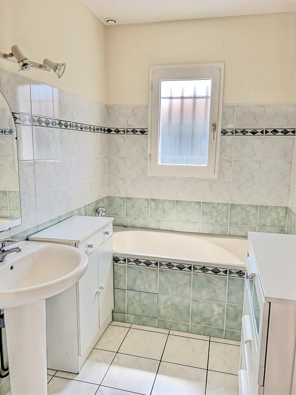 Maison - 96 m² - 4 pièces