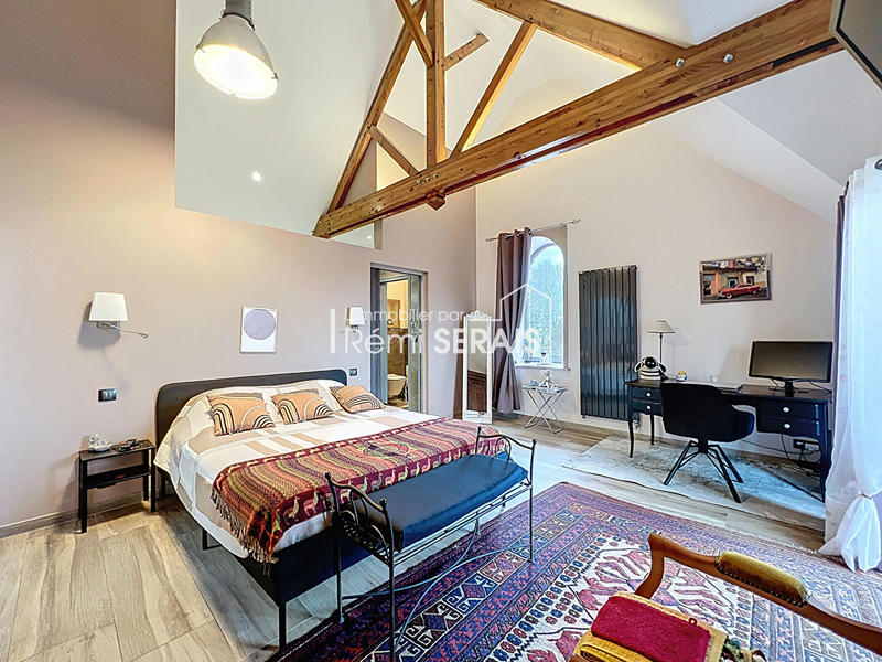 Demeure - 593 m² - 8 pièces