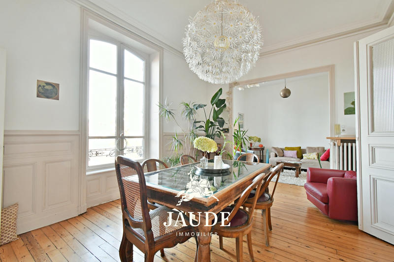 Appartement - 236 m² - 9 pièces