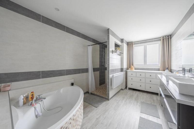 Maison - 364 m² - 9 pièces