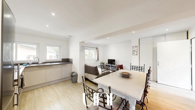 Maison - 650 m² - 22 pièces