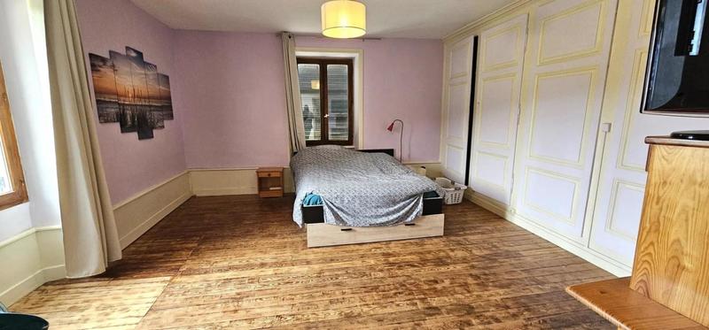 Maison - 240 m² - 6 pièces