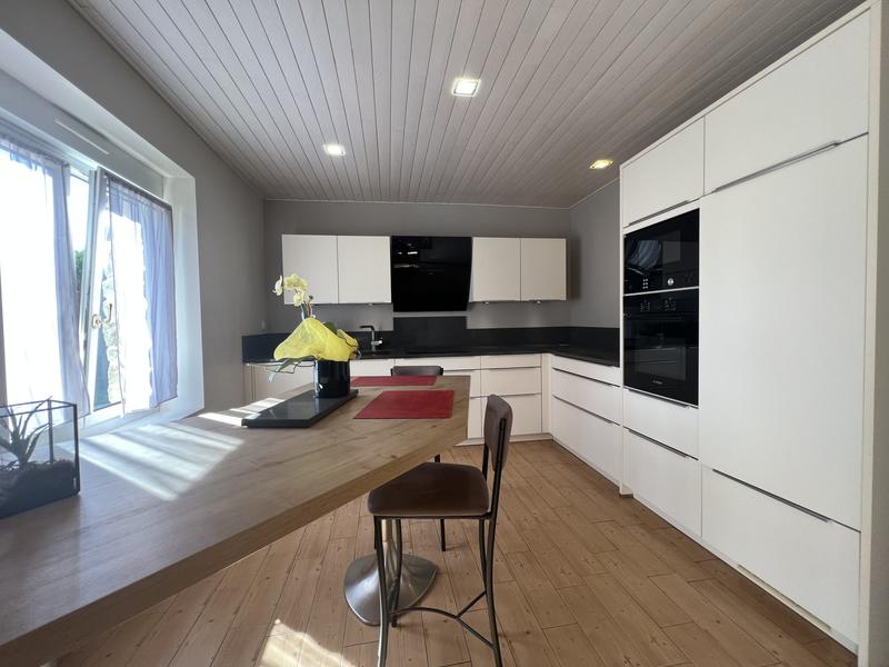 Maison - 162 m² - 9 pièces