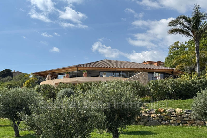Villa - 280 m² - 5 pièces