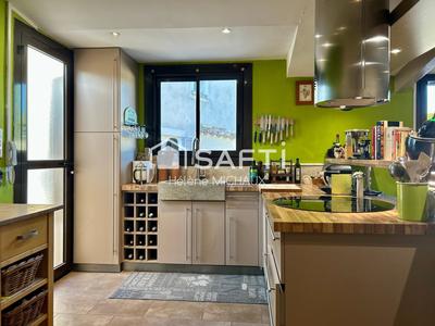 Maison - 216 m² - 6 pièces