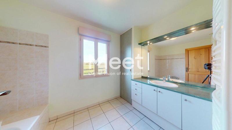 Maison - 220 m² - 6 pièces