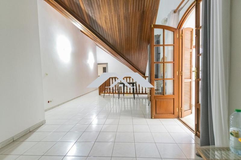 Maison - 208 m² - 6 pièces