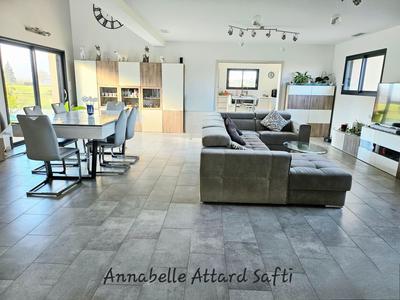 Maison - 200 m² - 7 pièces