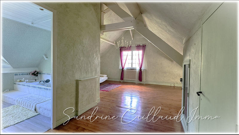 Maison - 258 m² - 9 pièces