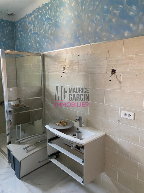 Maison - 280 m² - 6 pièces