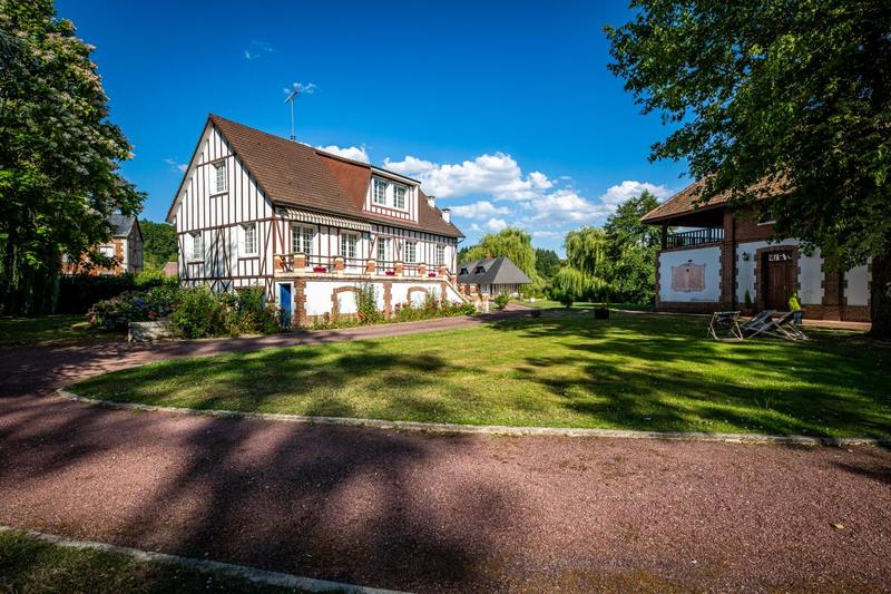 Propriété - 338 m² - 11 pièces