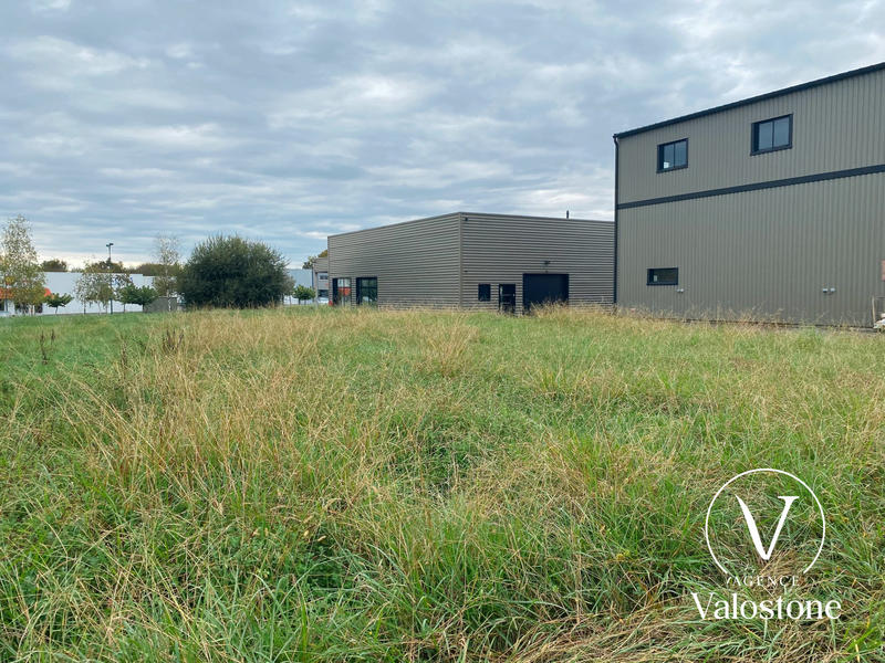 Terrain commercial - 2 552 m²