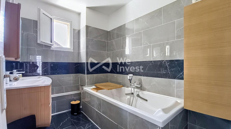 Maison - 295 m² - 10 pièces