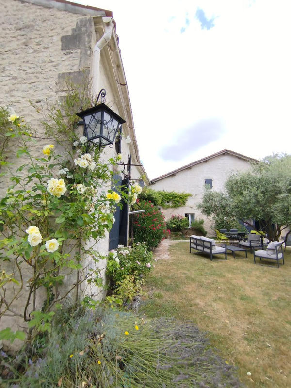 Maison - 284 m² - 10 pièces