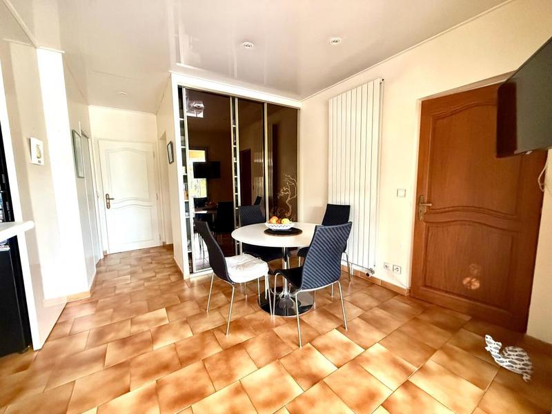 Maison - 225 m² - 6 pièces