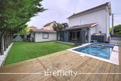 Maison - 160 m² - 5 pièces