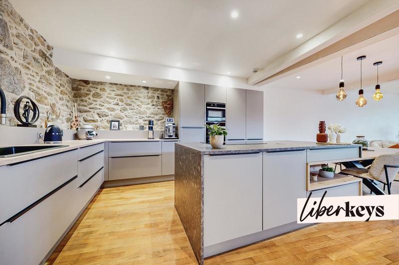 Duplex - 197 m² - 7 pièces