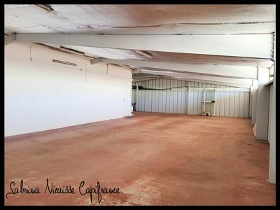 Hangar - 735 m² - 6 pièces