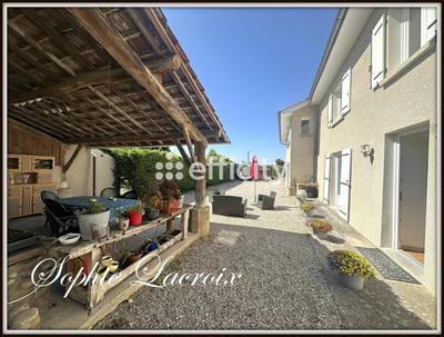 Maison - 212 m² - 6 pièces