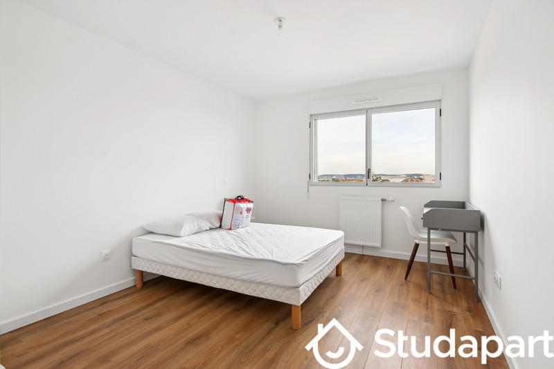 Chambre - 13 m² - 1 pièce