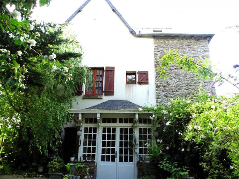 Maison - 251 m² - 9 pièces