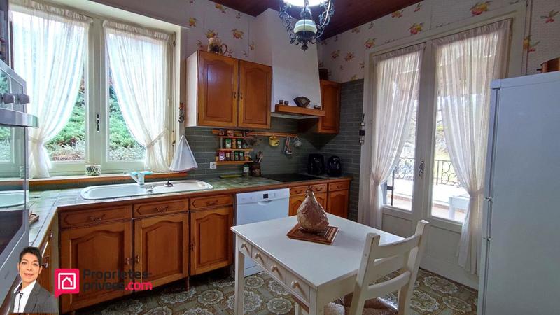 Maison - 218 m² - 8 pièces