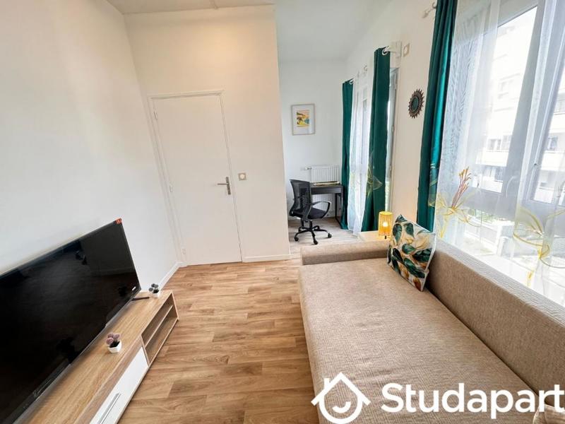 Chambre - 11 m² - 1 pièce