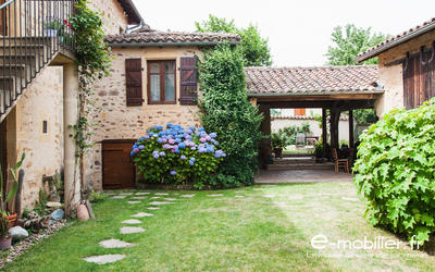 Maison contemporaine - 303 m² - 9 pièces