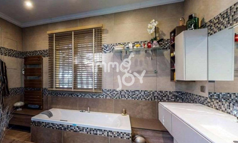 Villa - 268 m² - 7 pièces