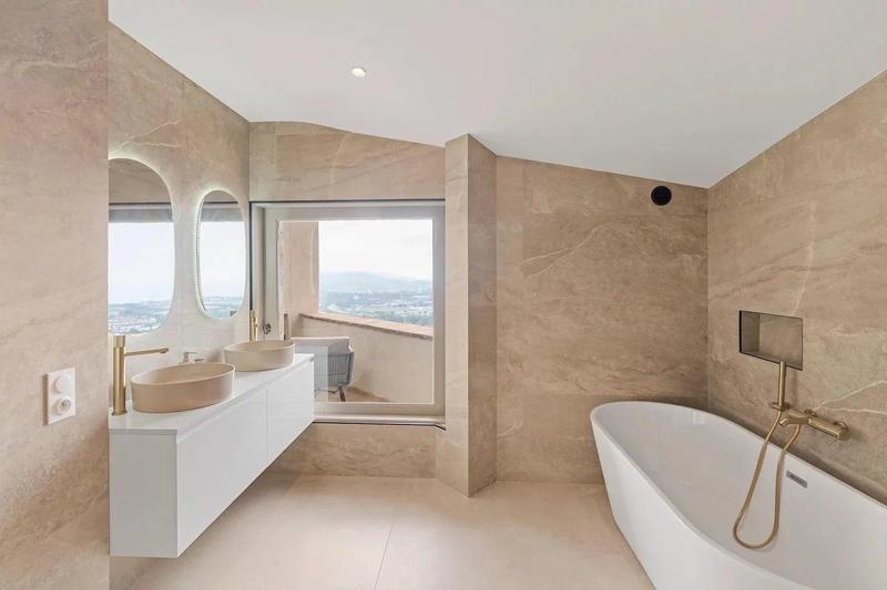 Maison - 307 m² - 7 pièces