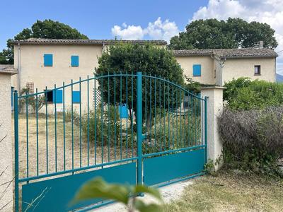 Maison - 237 m² - 11 pièces