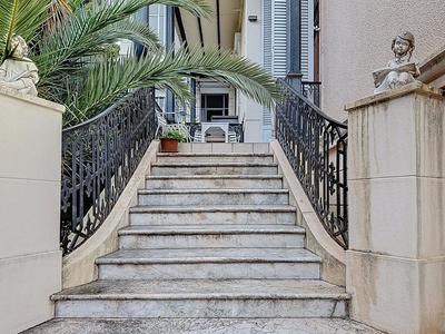 Appartement - 100 m² - 2 pièces