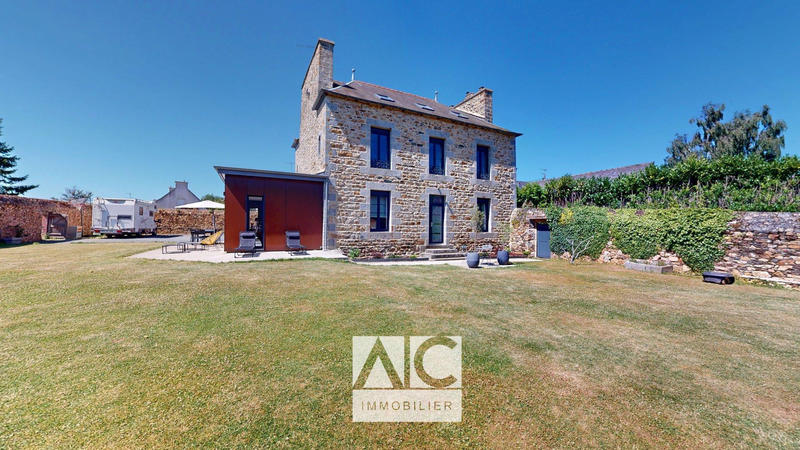 Maison - 225 m² - 11 pièces