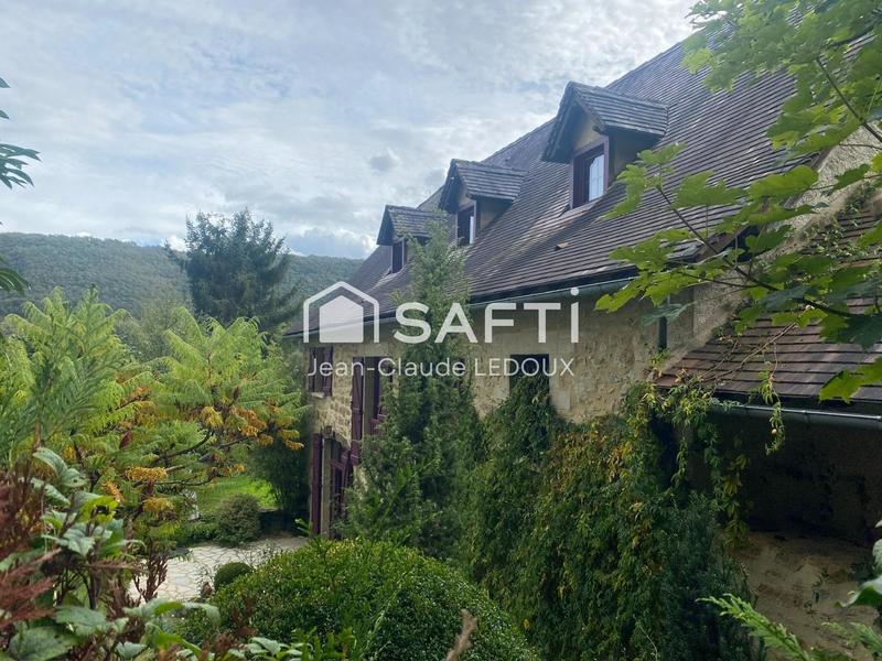 Maison - 258 m² - 11 pièces