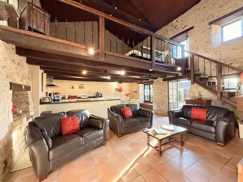 Maison - 250 m² - 6 pièces