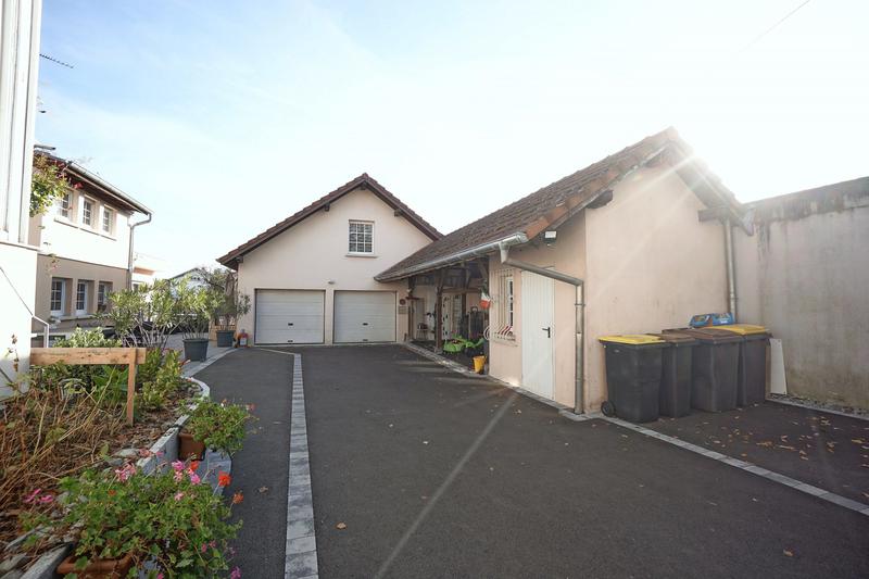 Maison - 242 m² - 10 pièces