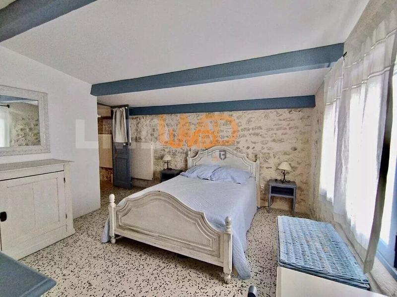 Maison - 300 m² - 11 pièces