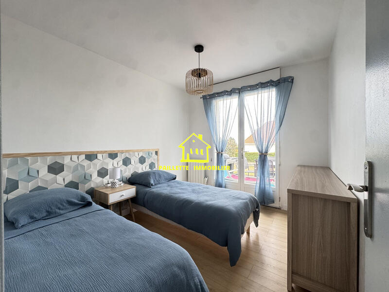 Maison traditionnelle - 90 m² - 4 pièces