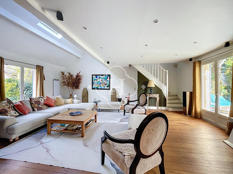 Maison - 191 m² - 8 pièces